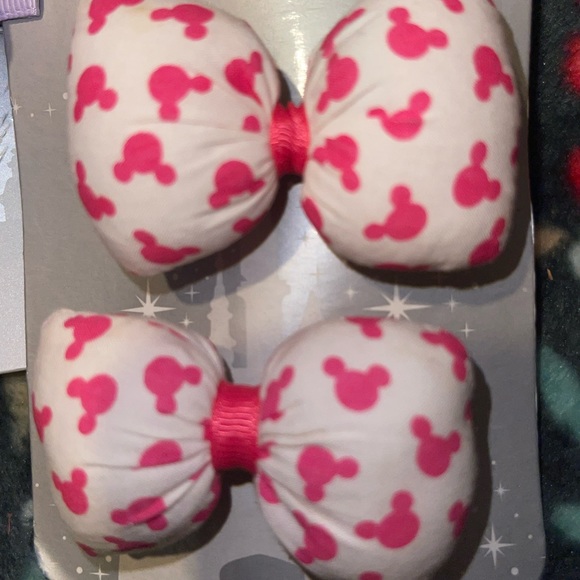 Disney girl’s hair accessories. - Picture 2 of 3